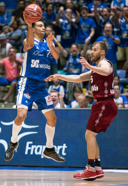 利用他在传 利用他在传