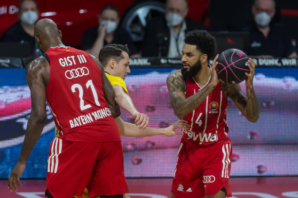 巴西新帅4选1安切洛蒂在列 内马尔提议：请回63岁旧帅.